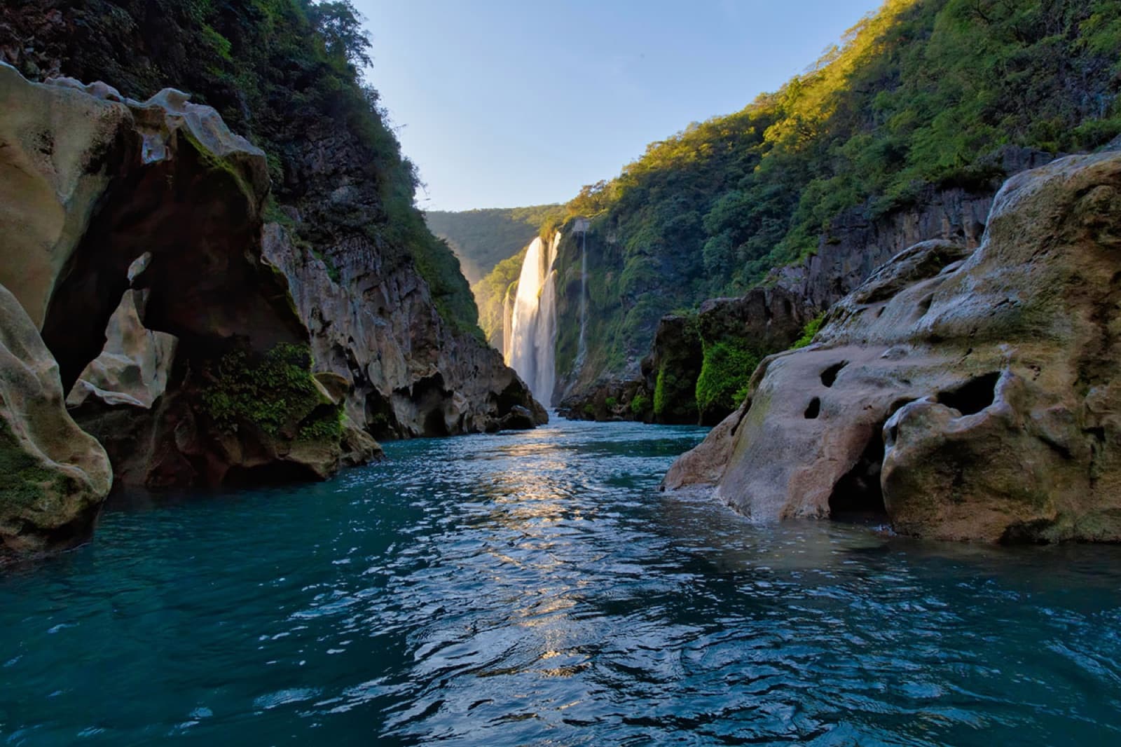 Cascada de Tamul vista desde el cañón del río — 105 metros de caída, Huasteca Potosina