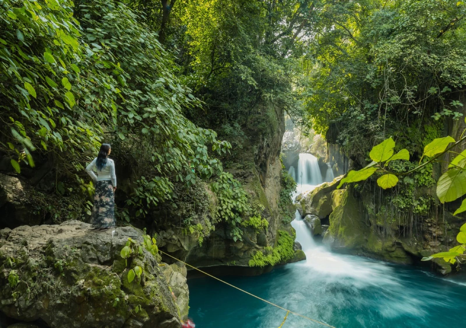 Río turquesa del Puente de Dios en Tamasopo — Huasteca Potosina, San Luis Potosí